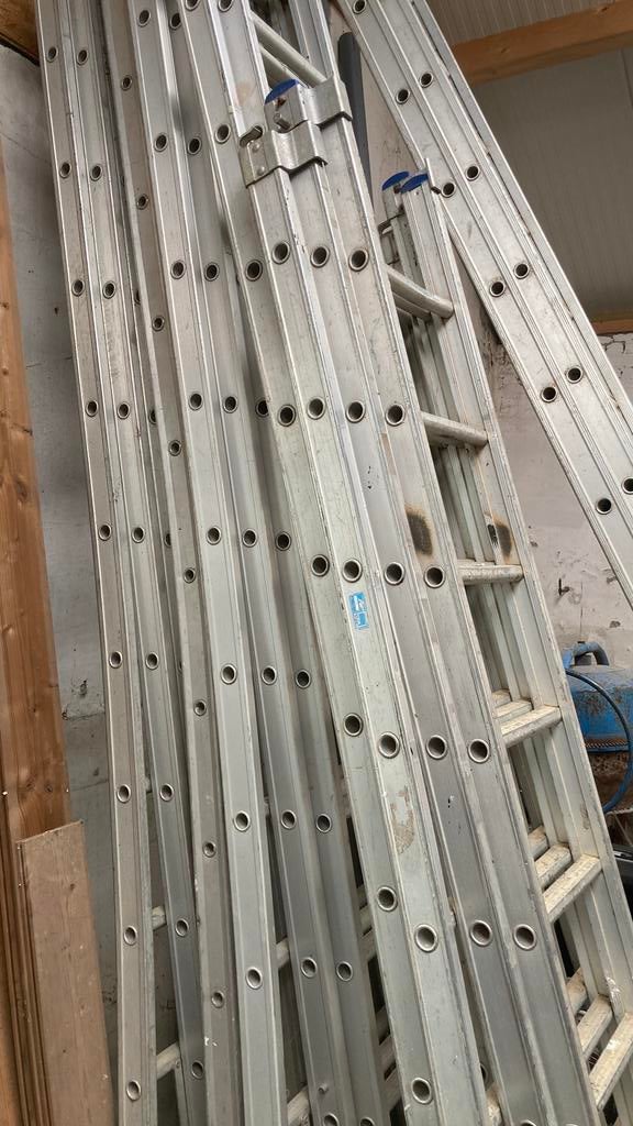 4 Professionele Ladders in aluminium, Ophalen, Zo goed als nieuw, Ladder