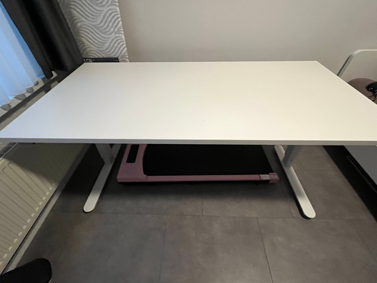 Elektrische zit-sta bureau, Ophalen, Zo goed als nieuw, Zit-sta bureau