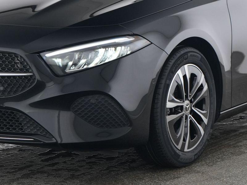 Mercedes-Benz A-klasse 200 Hatchback Luxury Line | Smartphon, Stof, Zwart, 4 cilinders, https://public.car-pass.be/vhr/e9a87848-0955-4dbb-bcf9-a28526f422ce