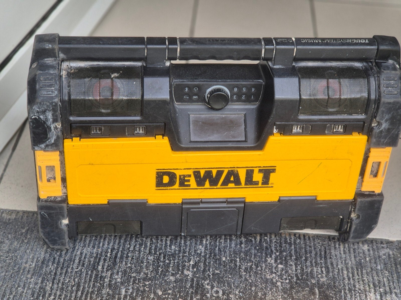 radio de chantier DeWalt ToughSystem (modèle DWST1-75659-QW, Hobby en Vrije tijd, Modeltreinen | Overige schalen, Ophalen