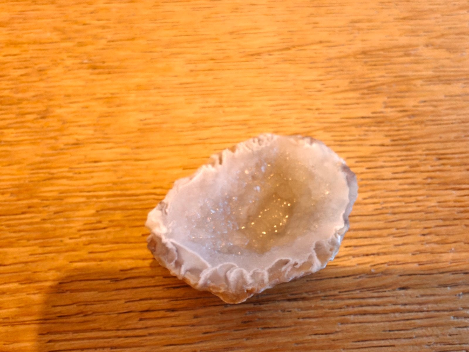 Mooie agaat- of kwartsgeode – natuurlijk mineraalspecimen

M, Ophalen
