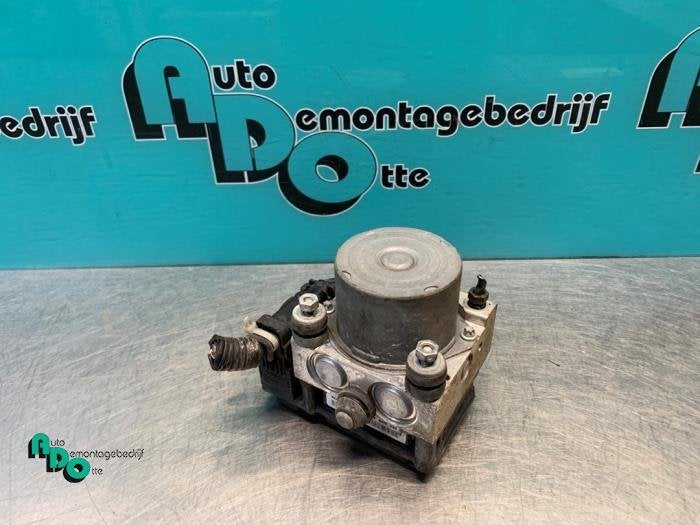 Pompe ABS d'un Toyota Aygo (Aygo 08-), -, 3 mois de garantie, Toyota, Utilisé