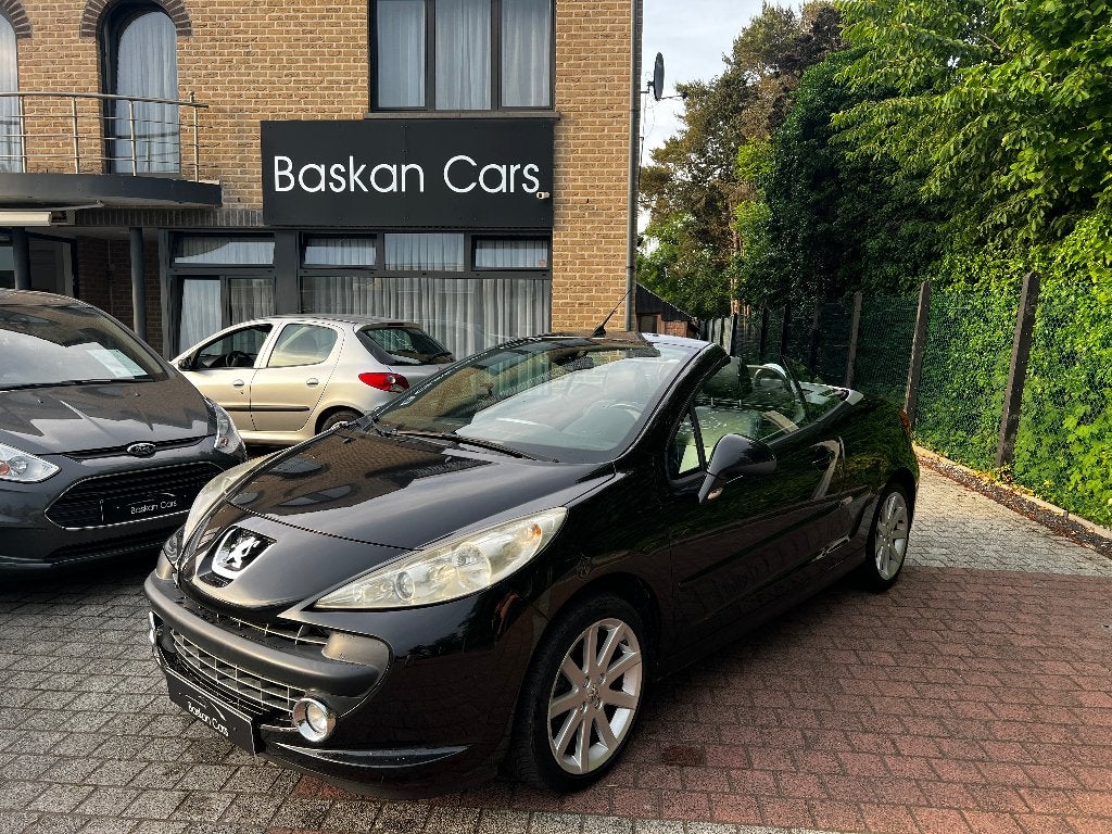 PEUGEOT 207CC 1.6/ROLAND GARROS/95.000KM/12M GARANTIE, Auto's, Zwart, Cabriolet, Zwart, Leder