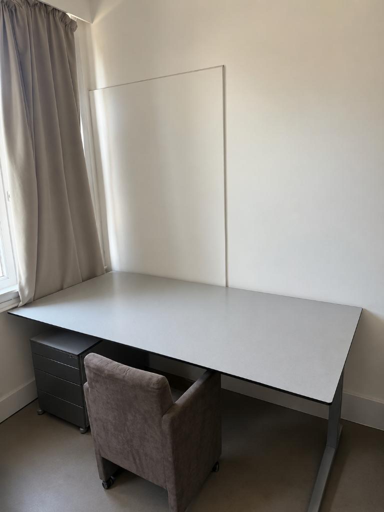 Bureau, Huis en Inrichting, Ophalen, Gebruikt, Grijs, Ahrend