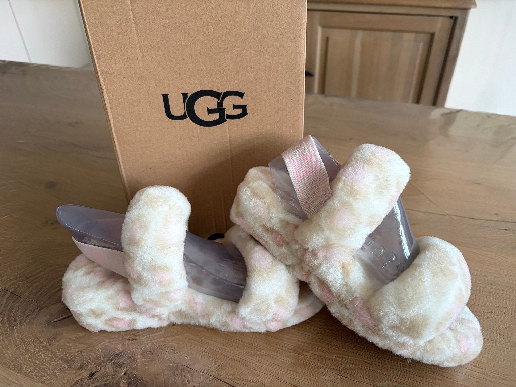 UGG pantoffels nieuw in de doos, Kleding | Dames, Nieuw, Ophalen of Verzenden, Roze, Pantoffels of Sloffen