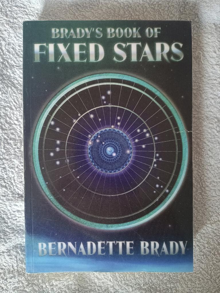 Bernadette Brady Astrology books, Boeken, Esoterie en Spiritualiteit, Ophalen of Verzenden, Gelezen, Astrologie, Achtergrond en Informatie