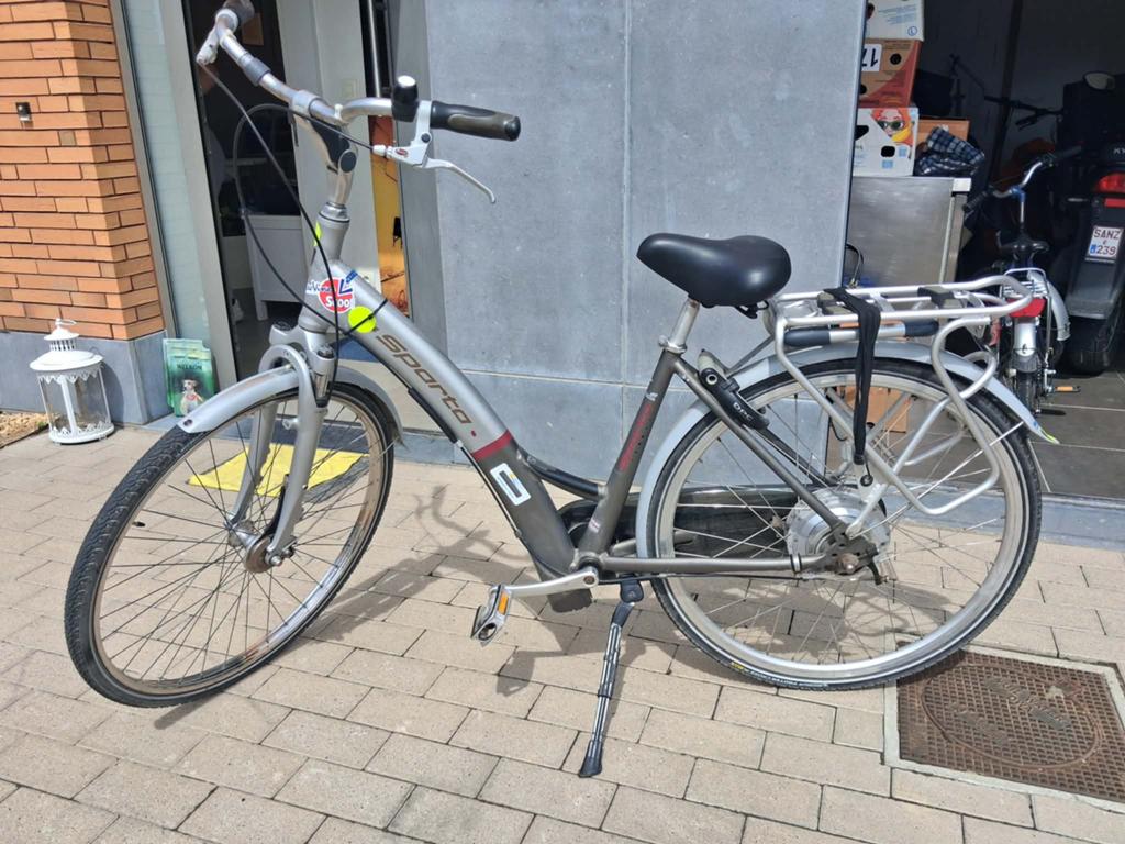 Te Koop: Voor Opmaak En Onderdelen, Ophalen, Zo goed als nieuw