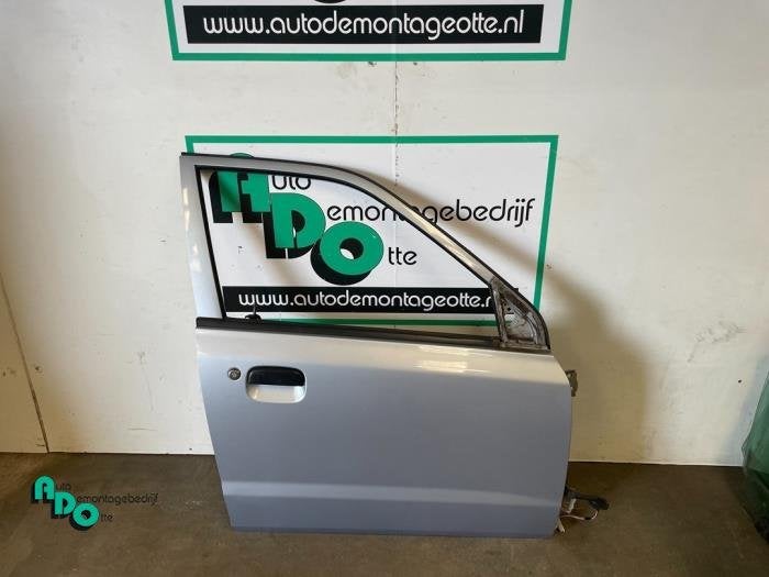 Portière 4portes avant droite d'un Suzuki Alto (Alto 02-) (, Autos : Pièces & Accessoires, Carrosserie & Tôlerie, Porte, Suzuki