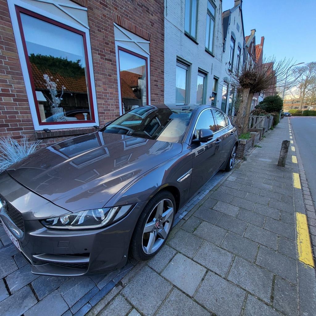 Jaguar XE 2.O D 180 CV, Autos, Jaguar, Particulier, XE, Euro 6, Noir, Gris, Cuir, Enlèvement
