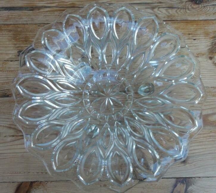 Sierlijke glazen ( fruit) schaal op 3 pootjes, Antiek en Kunst, Ophalen of Verzenden