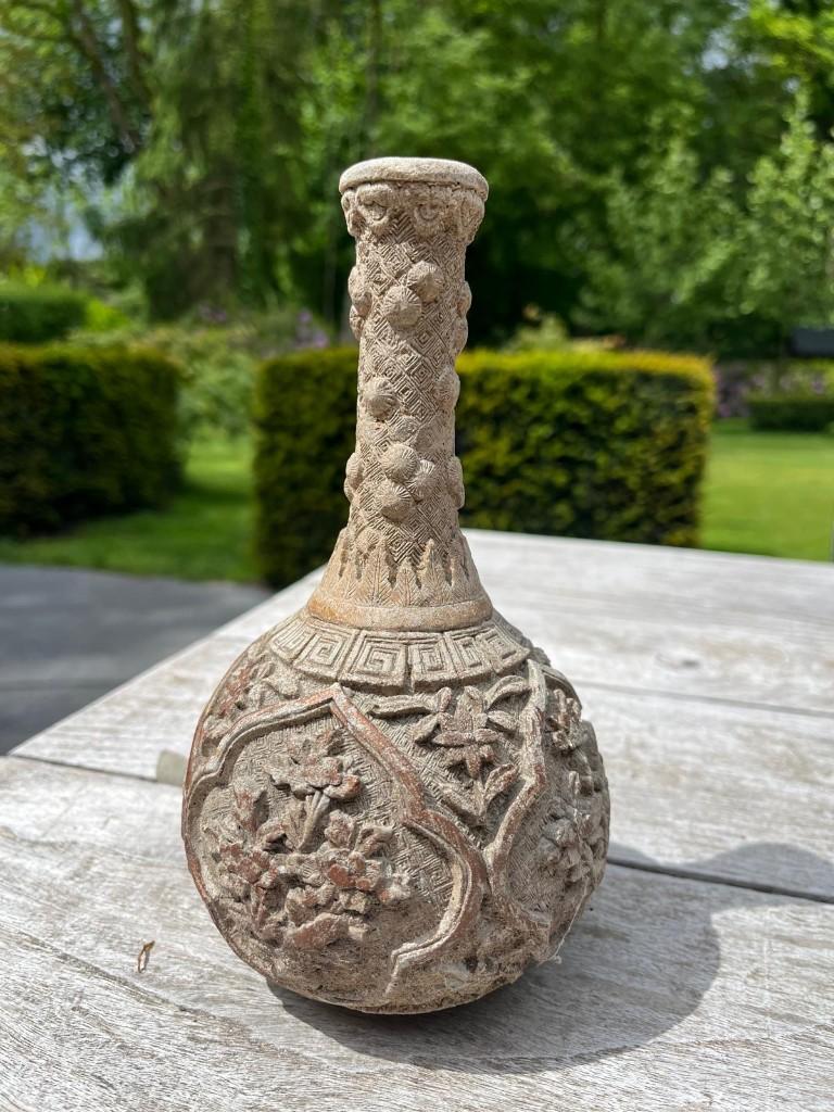 Authentieke Stenen Vaas met Rijk Reliëf (20 cm), Antiek en Kunst, Antiek | Vazen, Ophalen of Verzenden