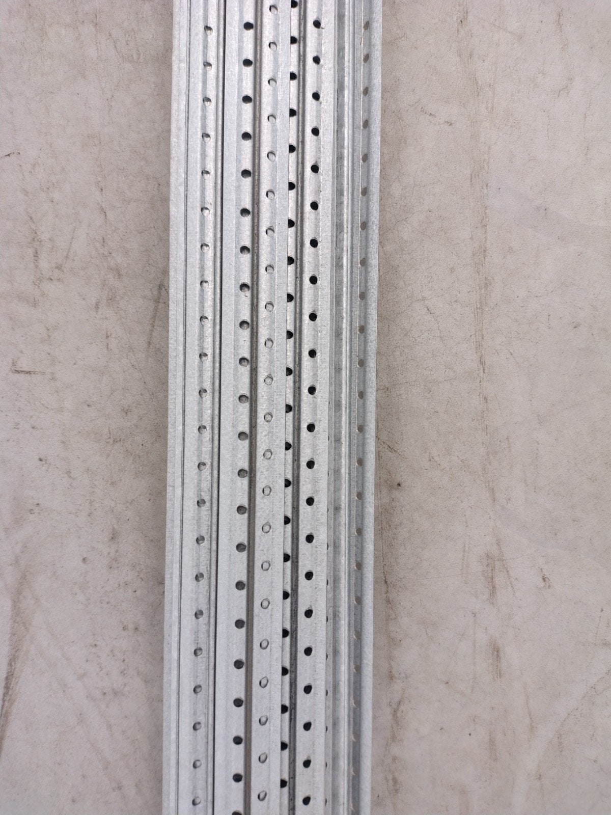 Gipsgeleider gegalvaniseerd 3 meter lang, ongeveer 30 st., Ophalen, Nieuw