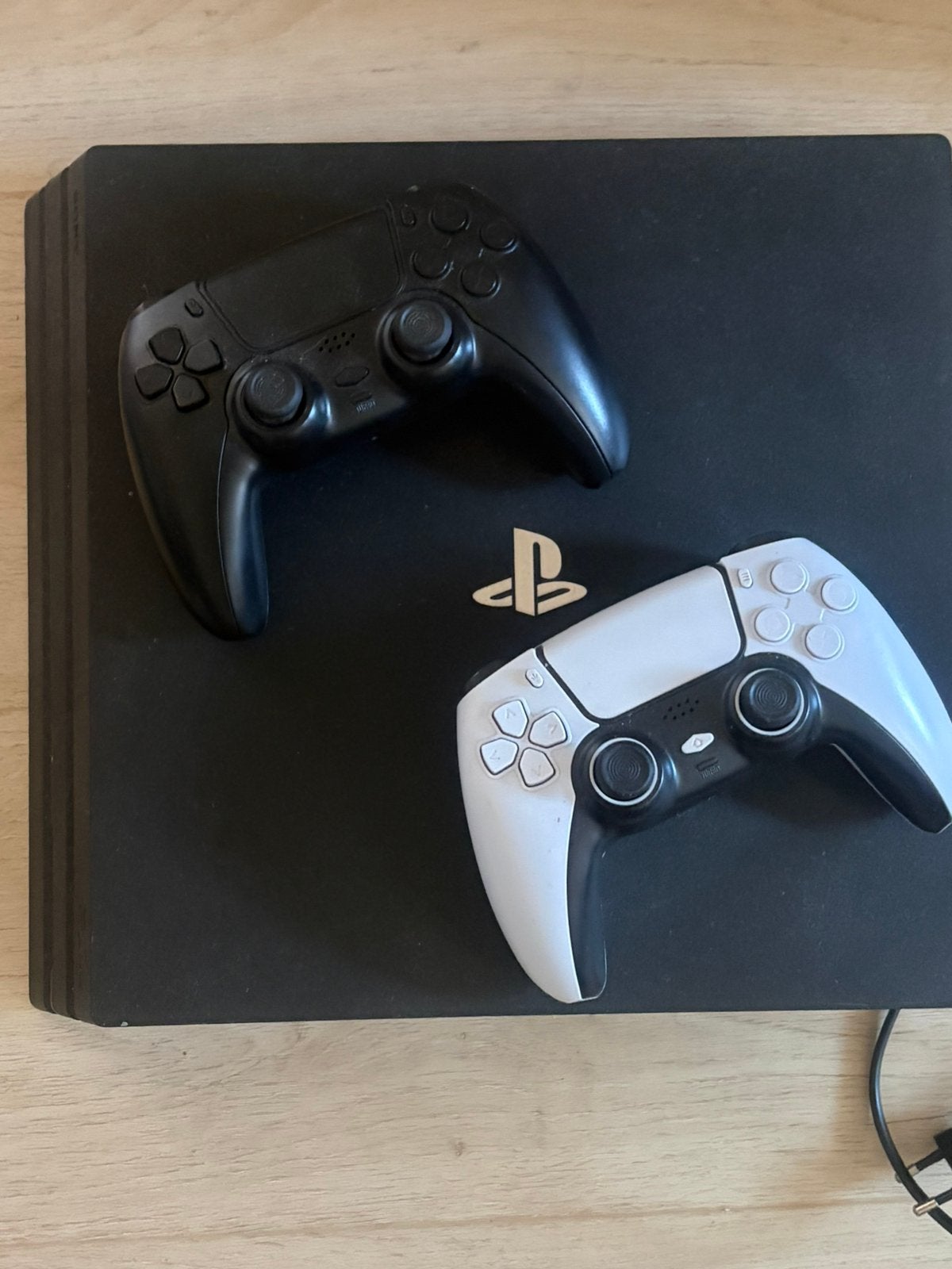 PS4 Pro 1TB - 2controllers ps5 lookalike, gta5 en aliens, Games en Spelcomputers, Ophalen, Zo goed als nieuw, Pro
