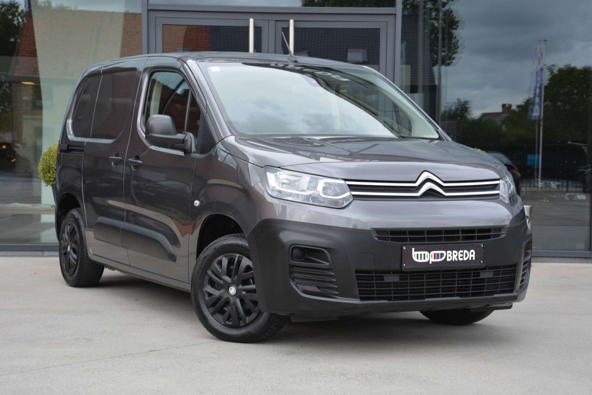 Citroën Berlingo 1.2 PureTech M/trekhaak/3 zitplaatsen, Auto's, Voorwielaandrijving, Gebruikt, 1199 cc, Citroën