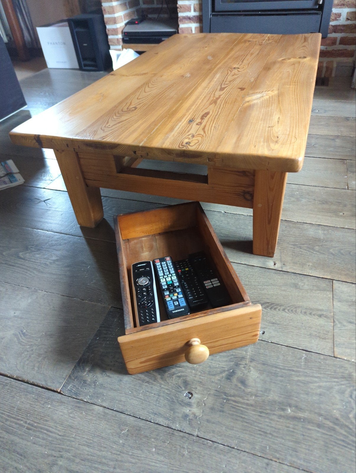 Table basse rustique en pin massif - 2 tiroirs, Maison & Meubles, 100 à 150 cm, Enlèvement, Utilisé, 50 à 100 cm
