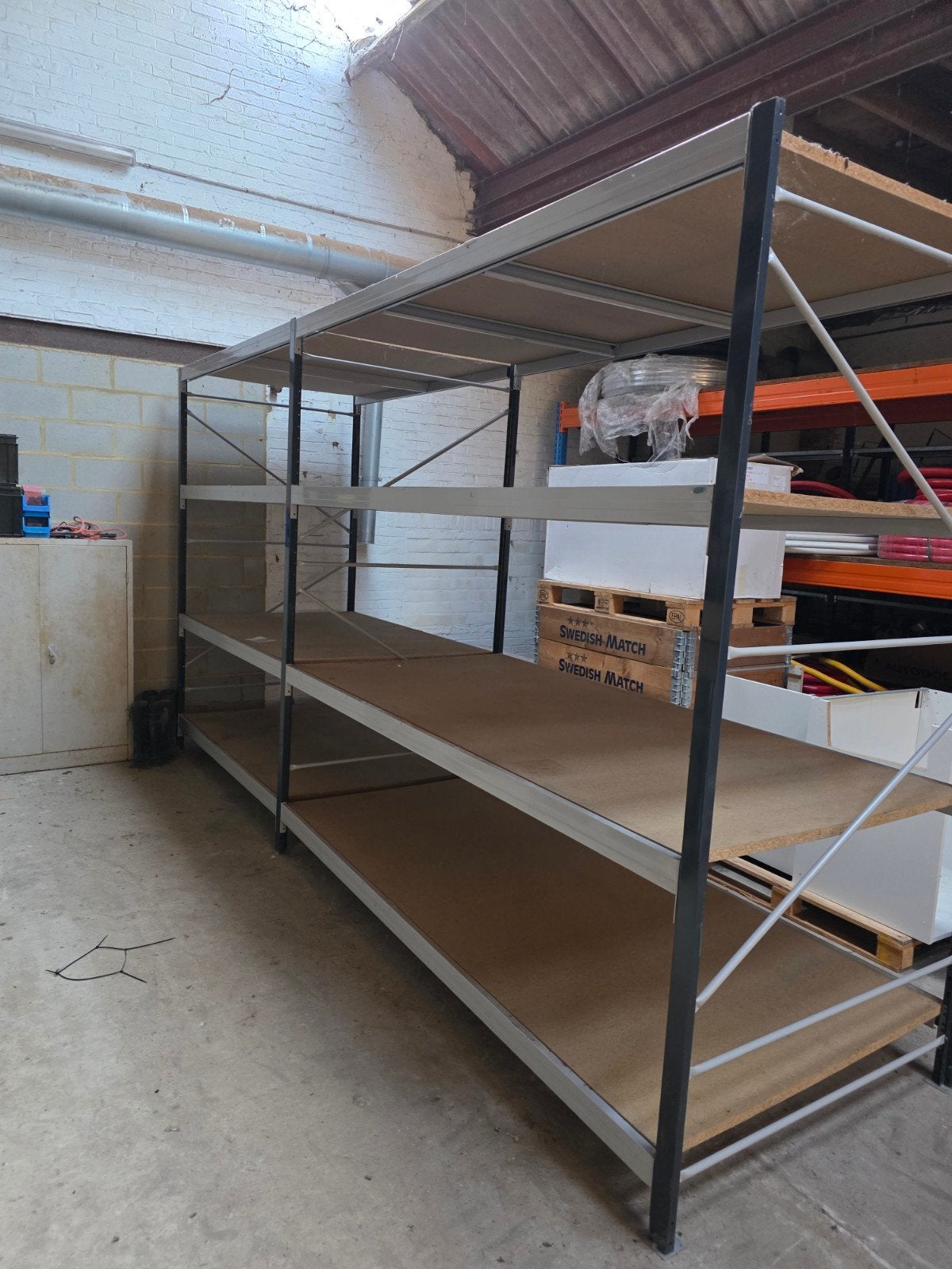 Metalen rek met zware platen, Ophalen