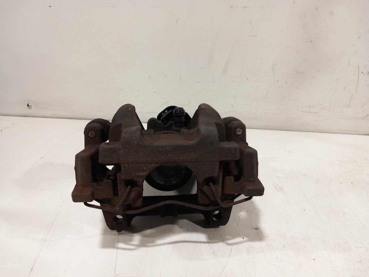 Remklauw links achter Volvo XC90, Onderdelen@venauto.nl, Van der Ven Autorecycling B.V., Ettenseweg 76, 4706 PB Roosendaal, The Netherlands