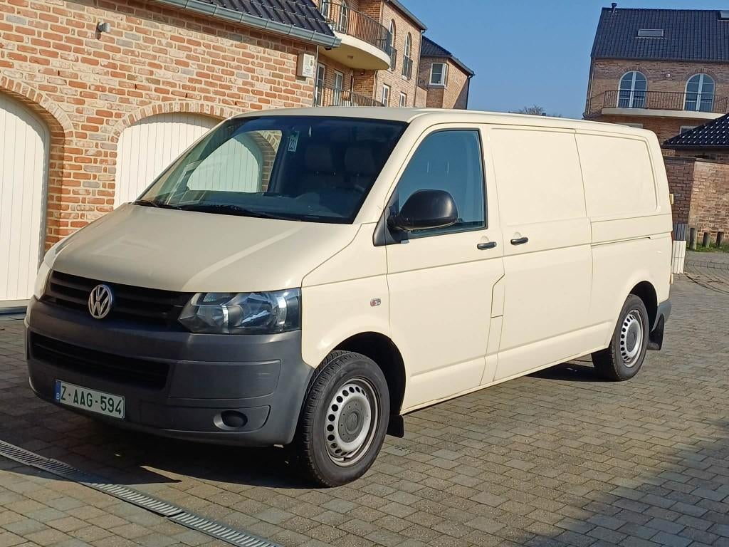 VW T5 UTILITAIRE CHASSIS LONG, Euro 5, 6 portes, 3 places, Diesel