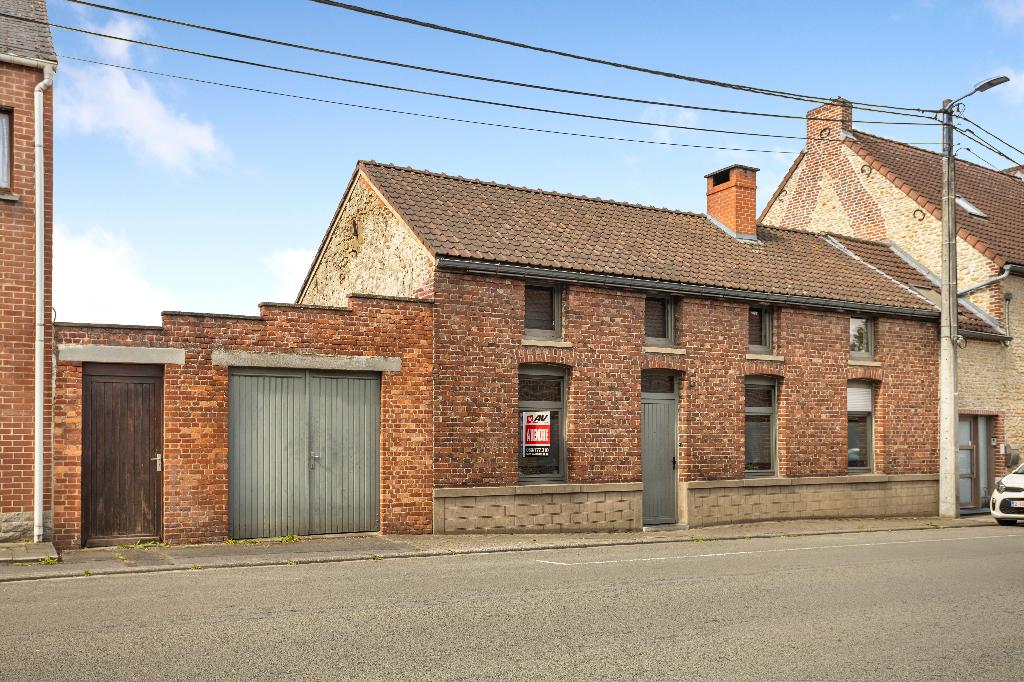 Confortable maison 3 façades avec grand jardin, Immo, Huizen en Appartementen te koop, Provincie Henegouwen, 1000 tot 1500 m²