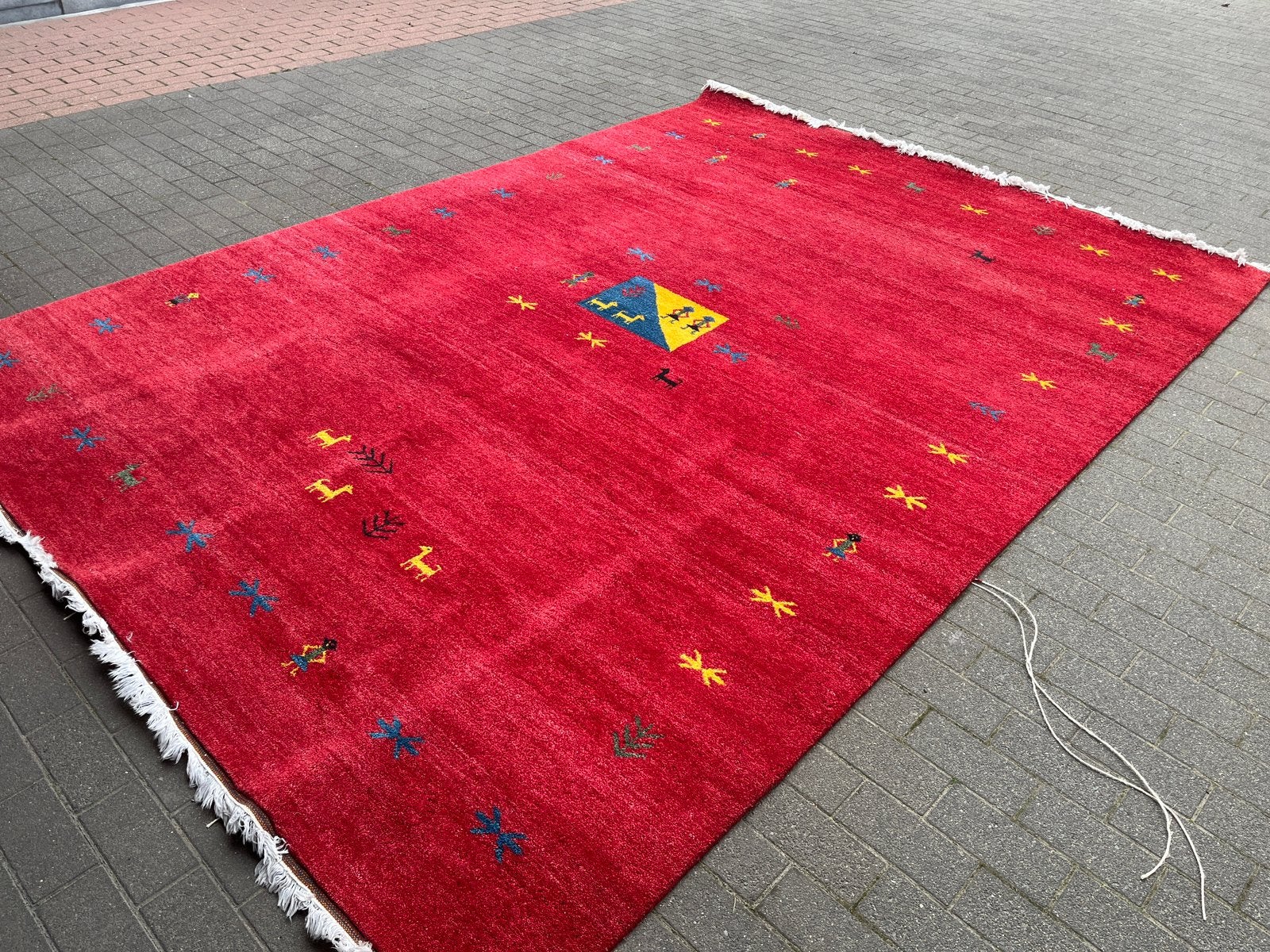 Tapis rouge d'environ 3,5 m x 2,5 m, Maison & Meubles, Enlèvement, Comme neuf, Rouge, Tapis