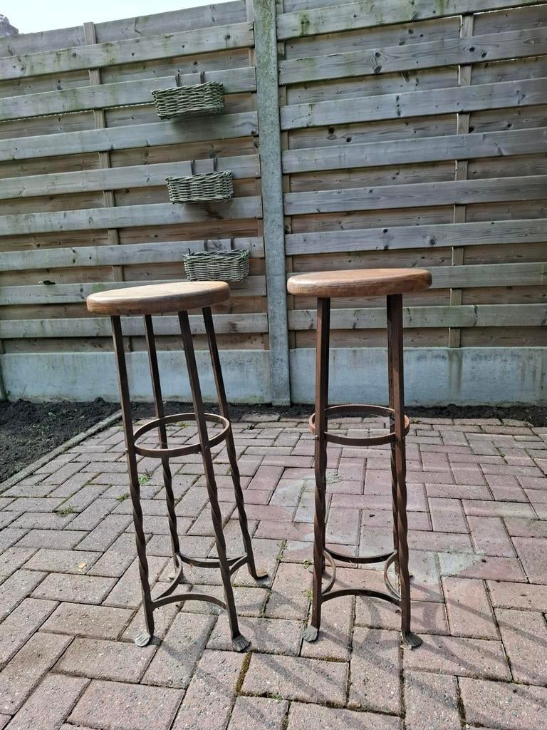 2 Retro barkrukken – massief eik & gietijzer, Huis en Inrichting, Woonaccessoires | Zuilen en Pilaren, Ophalen