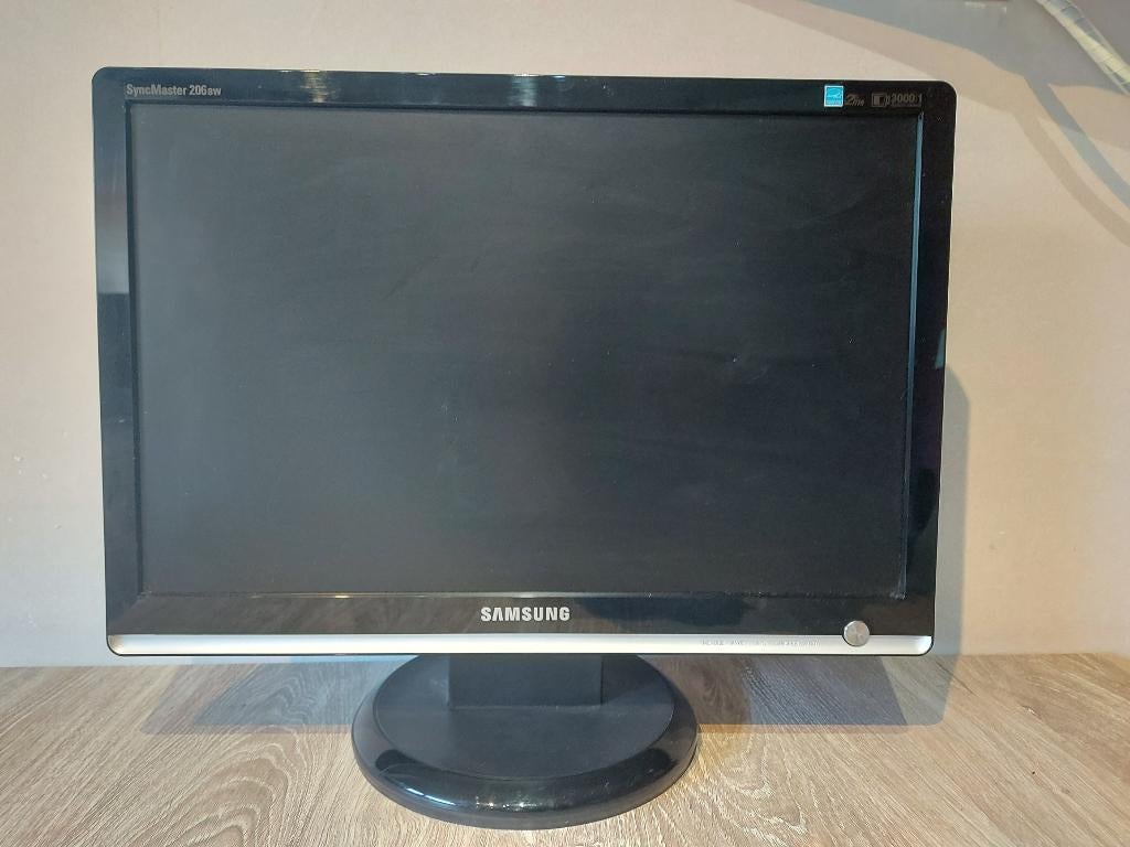 Monitors LCD (3 stuks), Computers en Software, Monitoren, Ophalen, DVI, In hoogte verstelbaar, TN