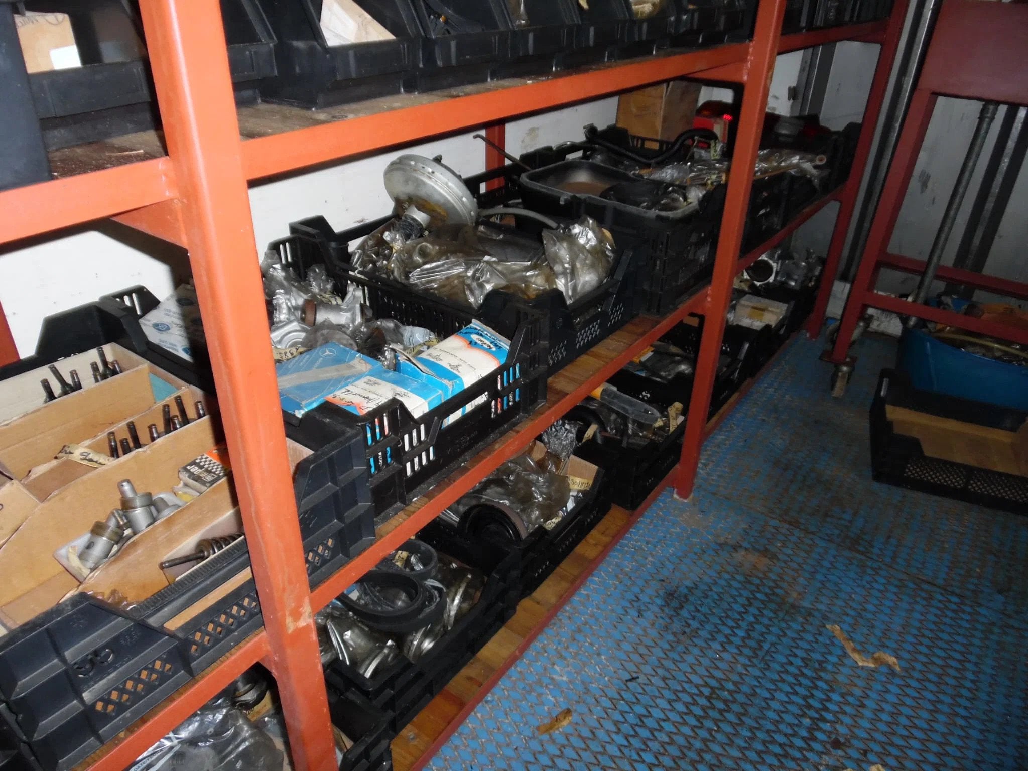 Mercedes-Benz 190 W123 W124 W201 SPARE PARTS REVISED, foto 3