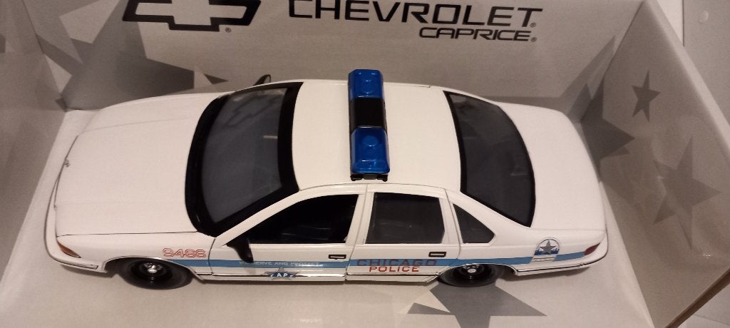 1/18 Chevrolet Caprice Saloon Chicago Police Patrol Car 1992, Ophalen of Verzenden, Zo goed als nieuw, Auto, UT Models
