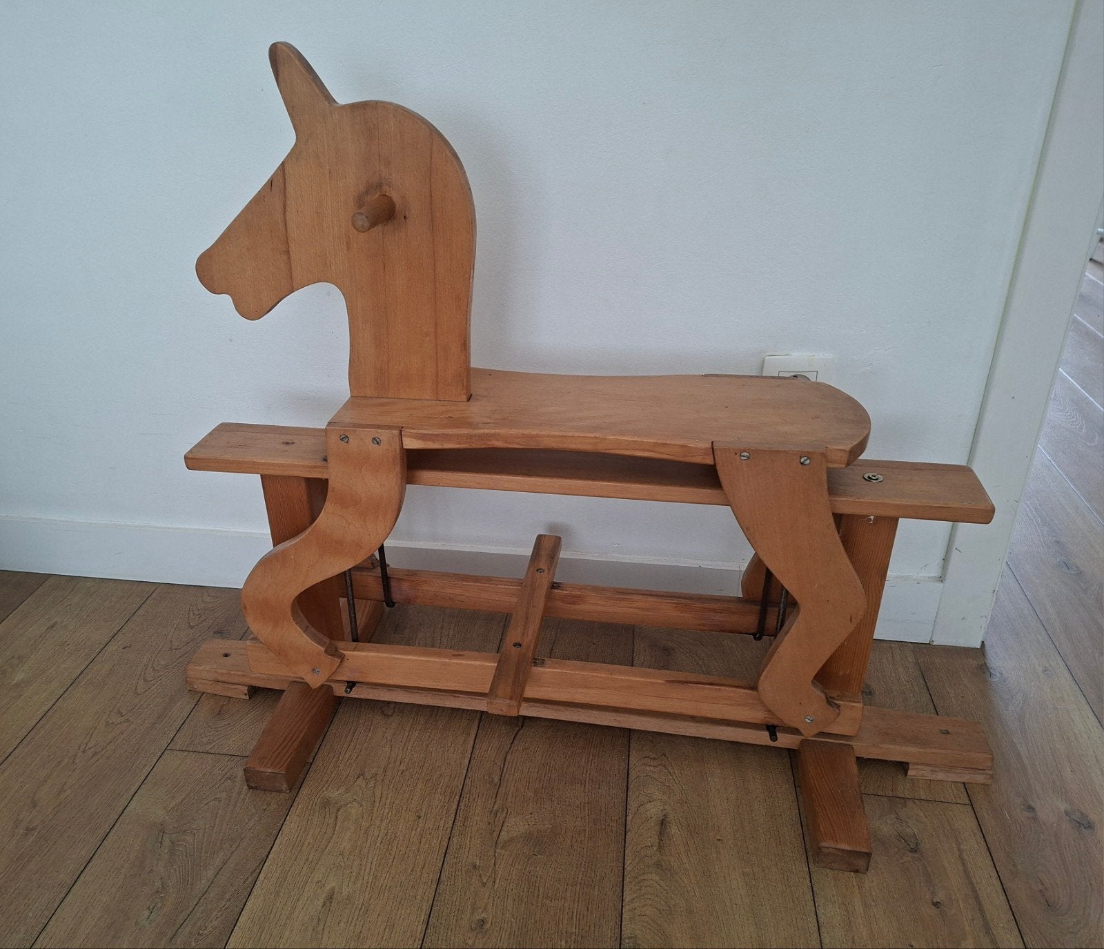 Houten schommelpaard, Ophalen