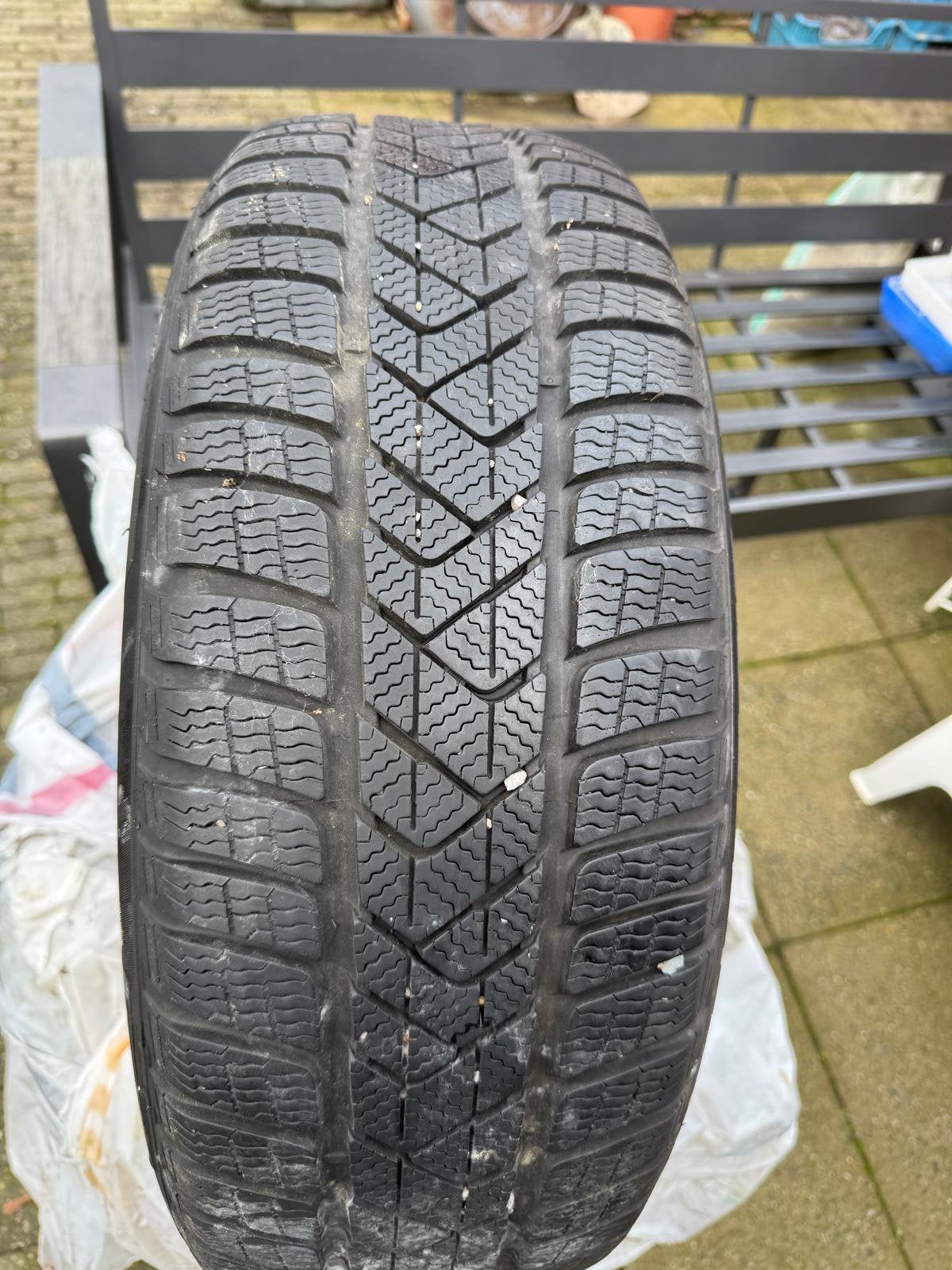 Winterbanden Pirelli Sottozero 225/50R18 95H M+S Run Flat, Auto-onderdelen, Banden en Velgen, Ophalen, Winterbanden