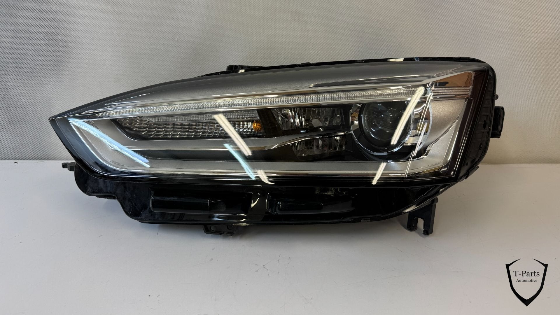 audi A5 koplamp links 8w6941005c lamp, Gebruikt, AUDI AG, Auto-Union-Strasse 1
85045  Ingolstadt, DE, Audi