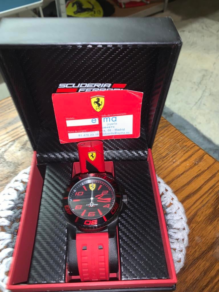 Alles van Ferrari mag weg einde hobbie, Bijoux, Sacs & Beauté, Montres | Hommes, Autres marques, Autres matériaux, Autres matériaux