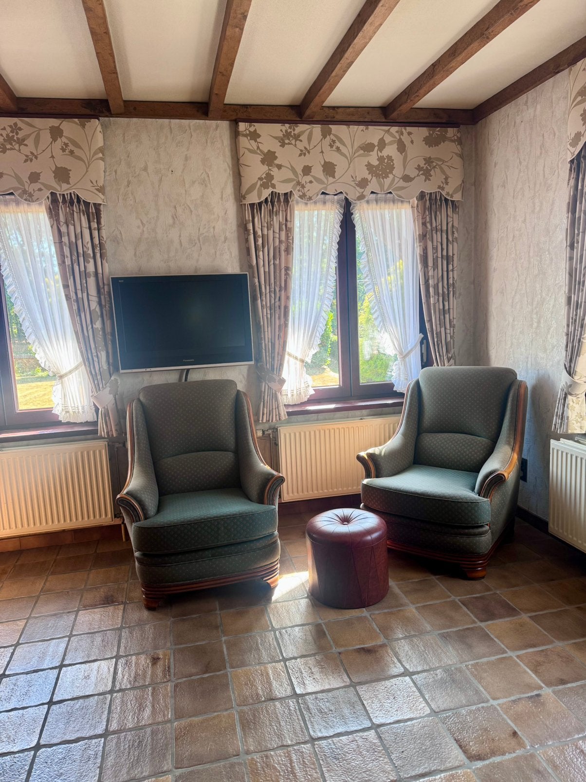 Salon en eetkamer, Ophalen, Zo goed als nieuw, Klassiek chique, 4 tot 6 stoelen