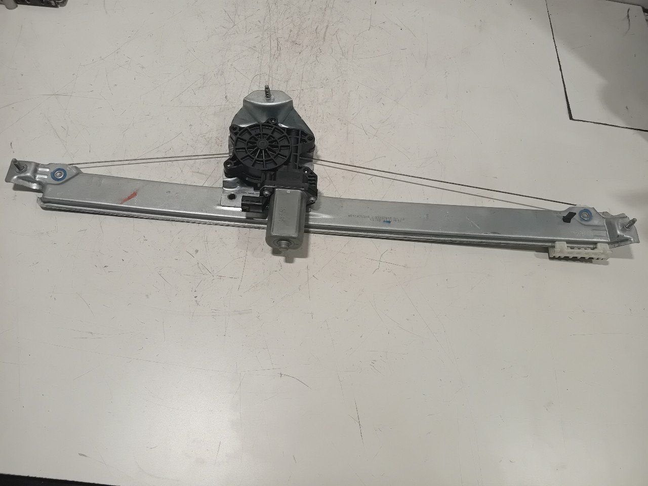 Raammechaniek elektrisch rechts voor Renault Trafic, Onderdelen@venauto.nl, Van der Ven Autorecycling B.V., Gebruikt, Ettenseweg 76, 4706 PB Roosendaal, The Netherlands