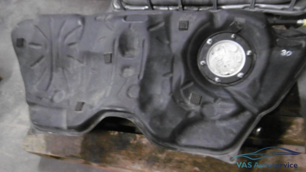 Brandstoftank BMW  M5  F10  16 11 2 284 040, -, -, Origine de la pièce connue, Enlèvement