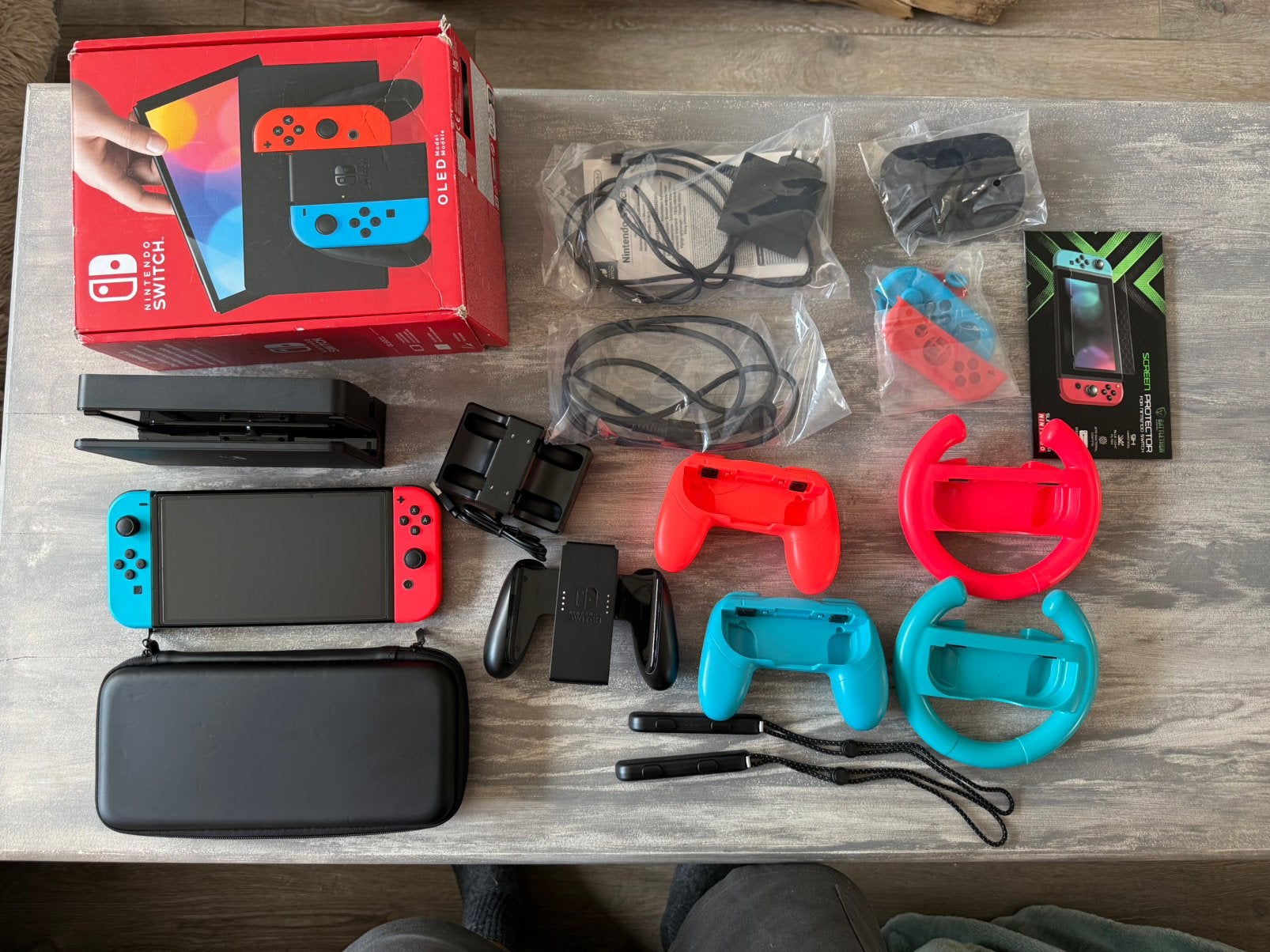Nintendo Switch OLED + Accessoirespakket (Sturen/Etui), Enlèvement, Comme neuf, Switch OLED