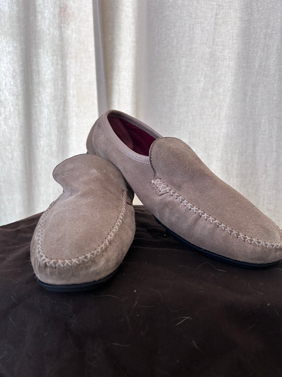 Salvatore Ferragamo instappers van beige suède leer 41.5, Ophalen of Verzenden, Gedragen, Overige kleuren, Espadrilles of Moccasins