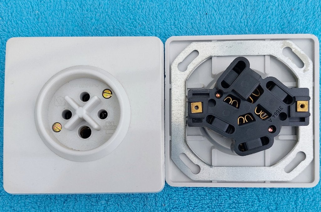 Kontaktdoos 3P+aarding  --  16A-400V, Ophalen of Verzenden, Nieuw, Stopcontact