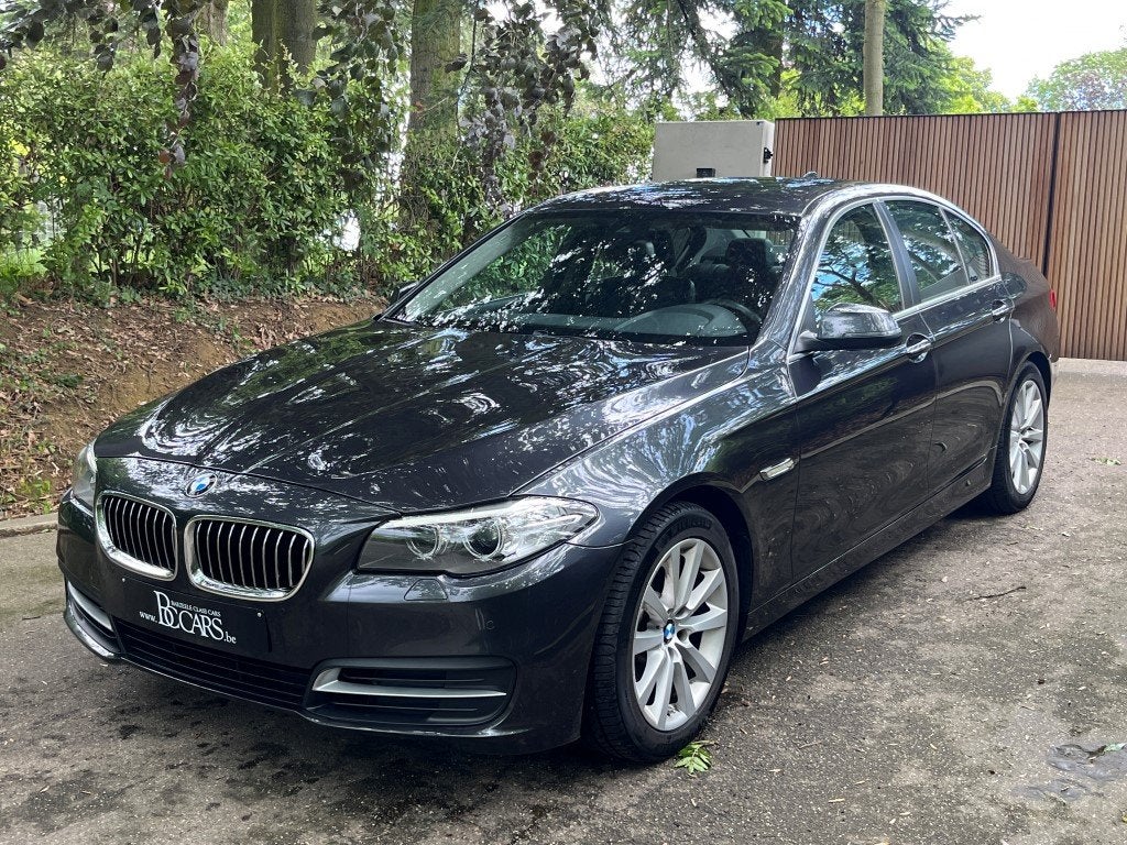 BMW 5 Serie 520 Facelift M-Stuur-Xenon-Navi-Verw.Leer-BT-Pdc, Autos, BMW, Cuir, Entreprise, Carnet d'entretien, Noir