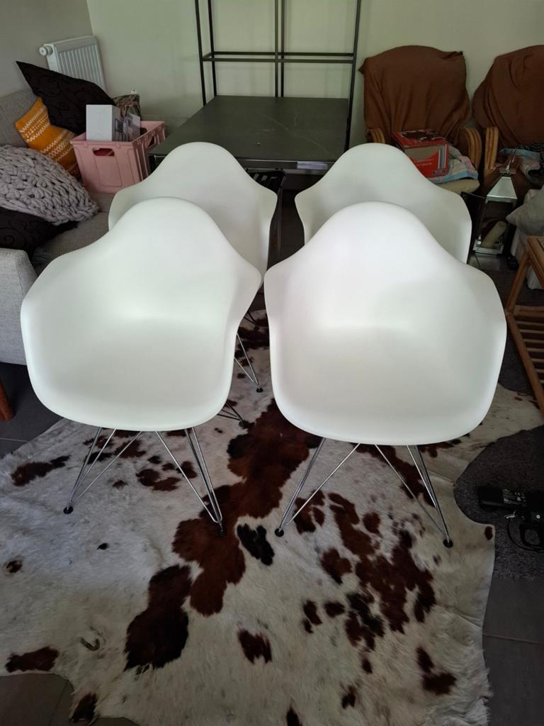 Vier design stoelen Vitra, Huis en Inrichting, Stoelen, Ophalen, Wit, Kunststof, Vier