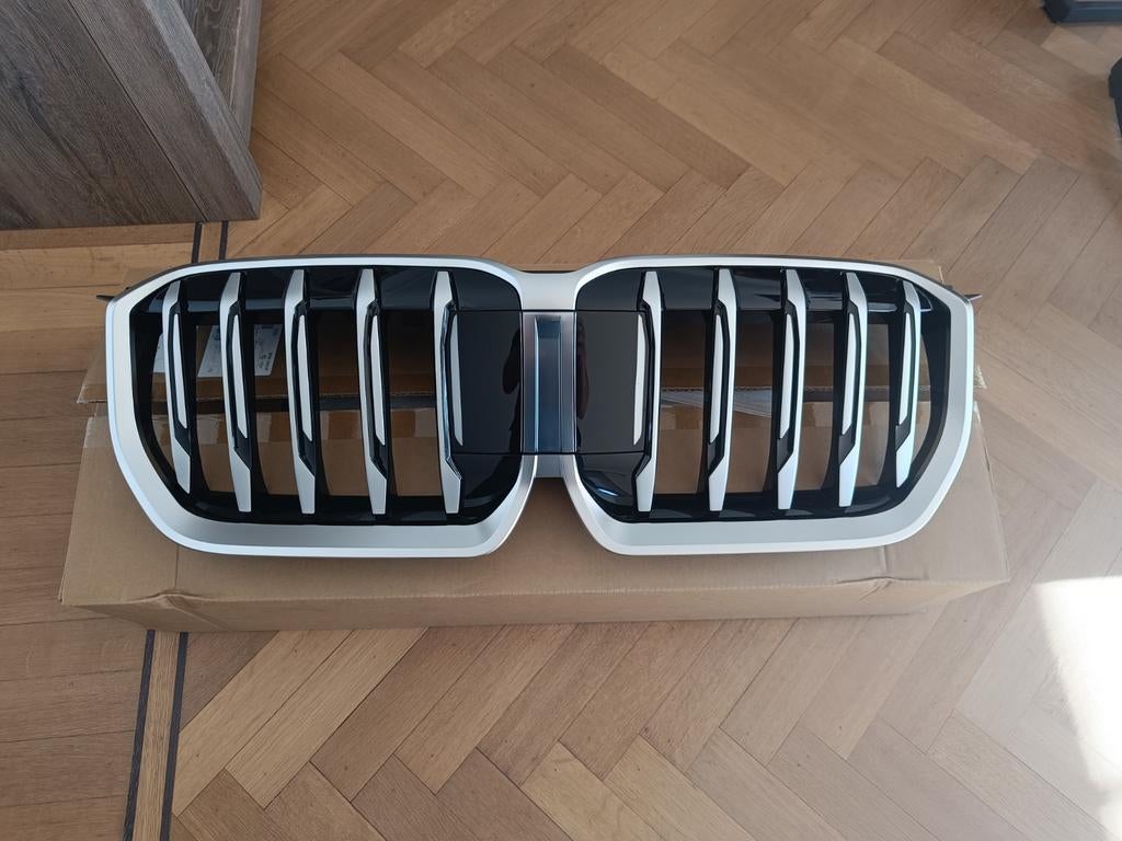 Calandre BMW X1 U11 originale NEUVE avec radar - OEM ACC, Neuf, Pare-chocs, Droite, Enlèvement