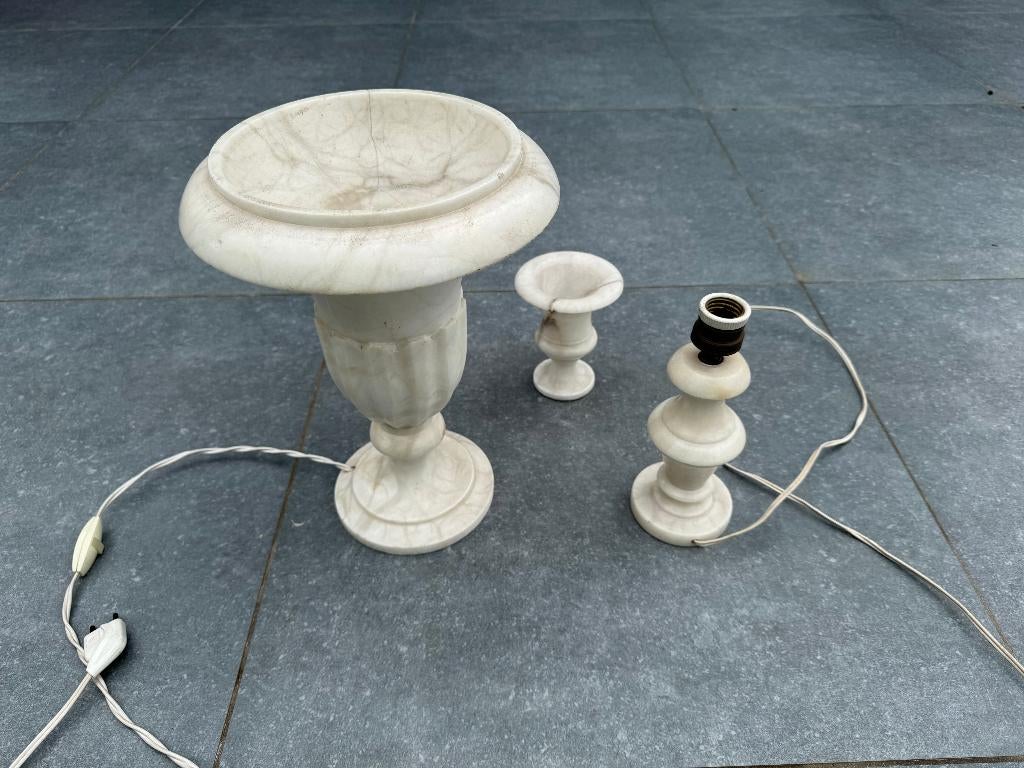 Ensemble de 2 lampes et un vase en albatre, Enlèvement
