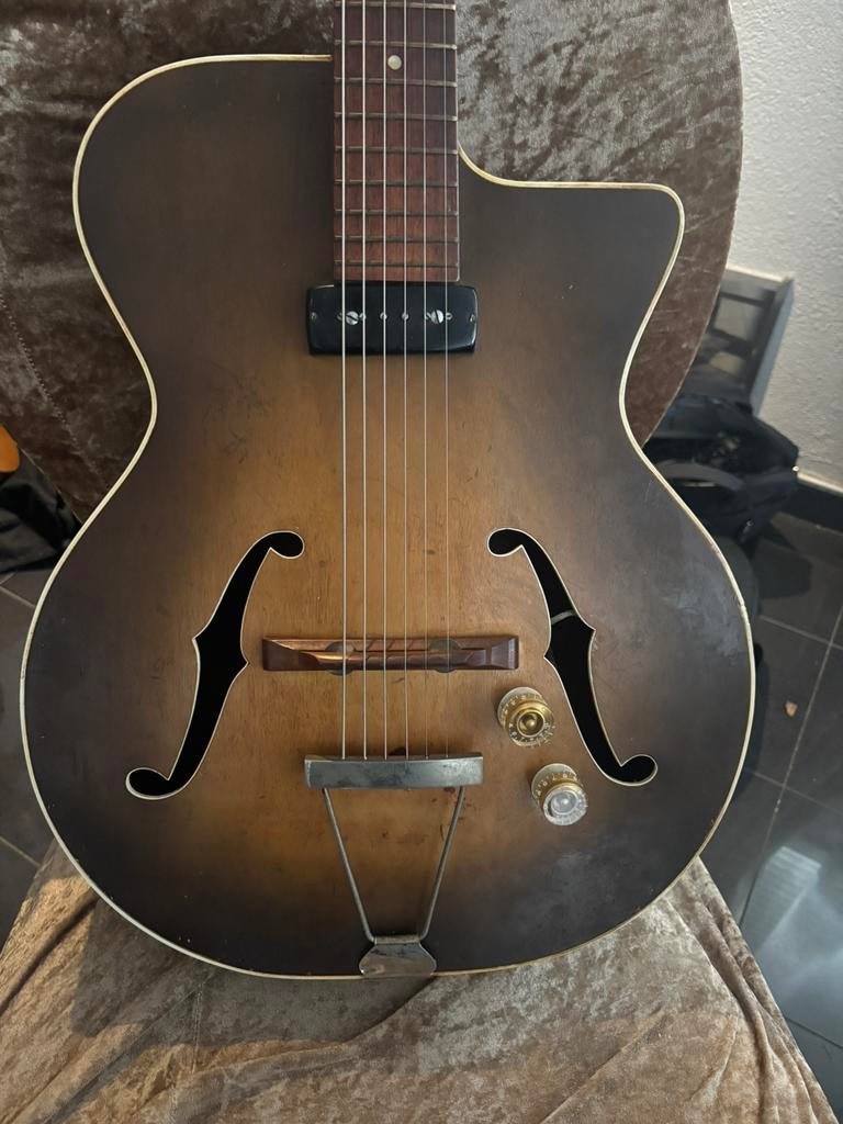 Jazz guitar jacques favino, Musique & Instruments, Instruments à corde | Guitares | Électriques, Enlèvement ou Envoi, Utilisé