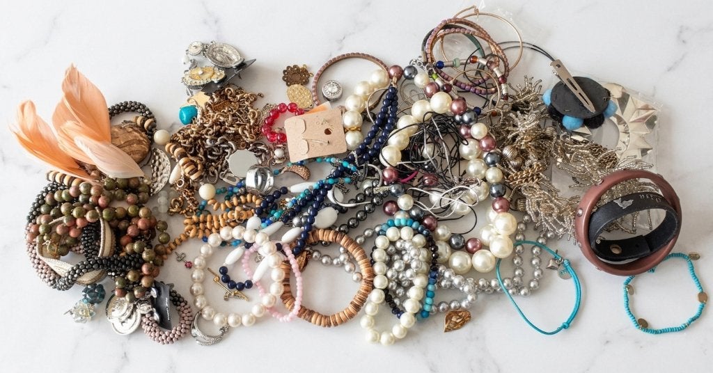 lot sieraden 42 meer dan 1 kg, Handtassen en Accessoires, Antieke sieraden, Overige typen, Overige materialen, Ophalen of Verzenden