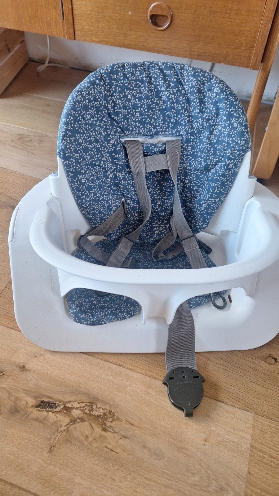 Siege bébé pour chaise haute Stokke steps, Enfants & Bébés, Enlèvement, Utilisé, Chaise évolutive, Plateau amovible