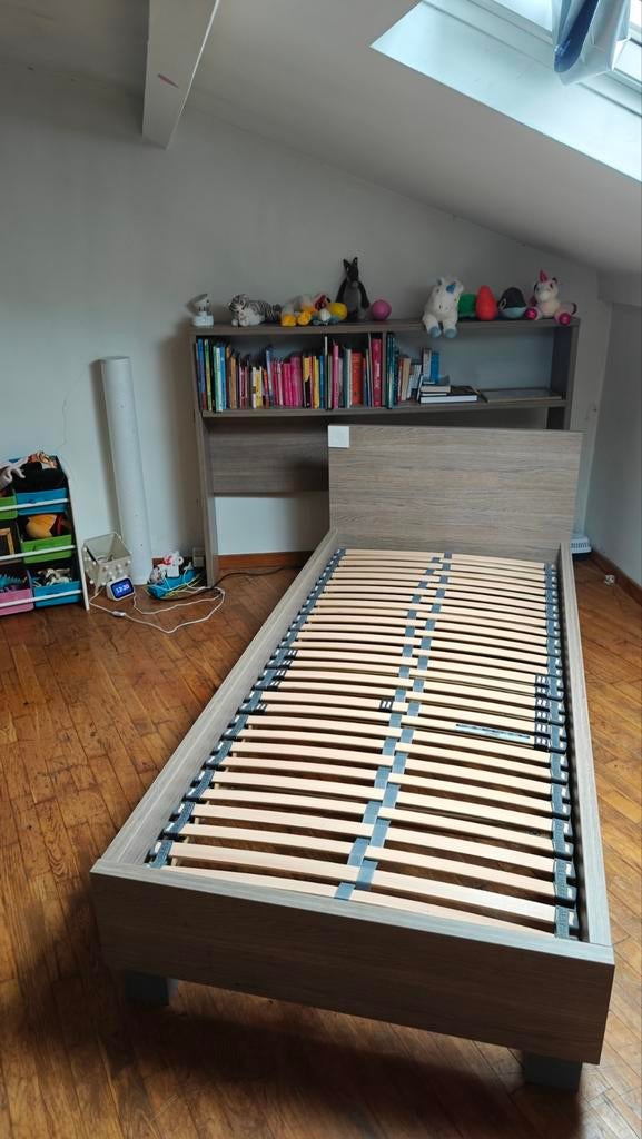 Lit une personne 90x200, étagère et table de nuit, Enlèvement