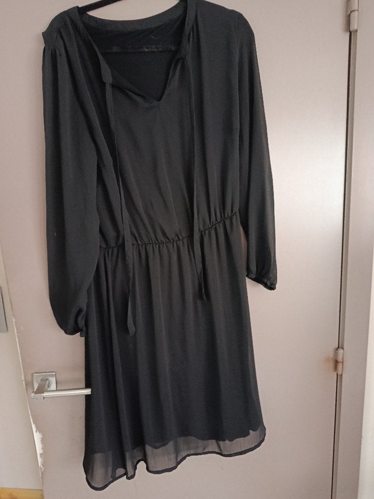 feestjurk maat 48  (doos jurken 2026), Ophalen of Verzenden, Zo goed als nieuw, Maat 46/48 (XL) of groter, Zwart