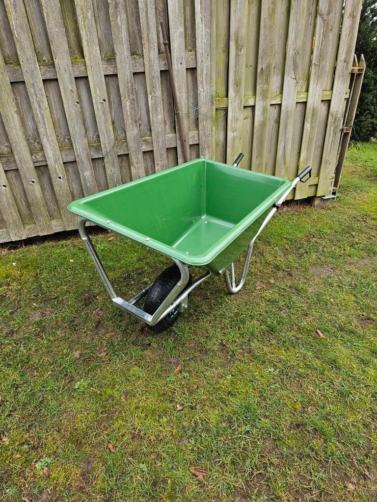 Brouette avec bac en plastique PVC vert 180 litres à Houthal, Enlèvement