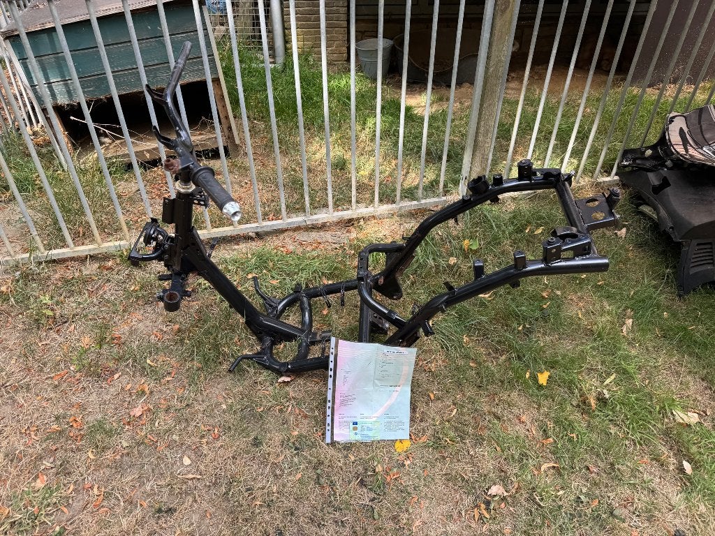 Cadre avec papiers hollandais, Vélos & Vélomoteurs, Pièces de cyclomoteur | Scooters, Utilisé, Autres marques, Cadre, Enlèvement