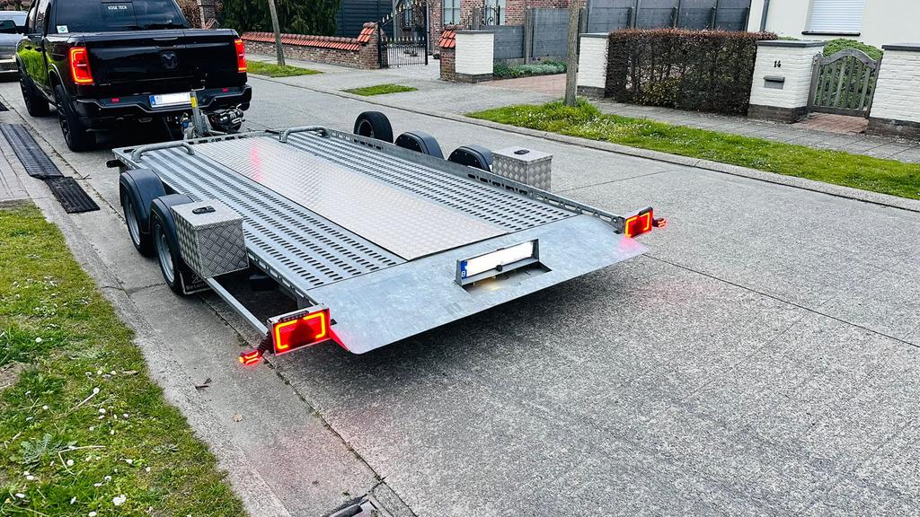 Tohaco Luchtgeveerde Autoambulance 3500KG, Auto diversen, Ophalen, Zo goed als nieuw